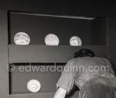 Aly Khan at the summer ceramic exhibition "Japon. Céramique contemporaine" at the Nérolium. Vallauris, 21.7.1951. - Photo by Edward Quinn