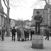 Pablo Picasso with a Sovjet Film delegation. From left Akaky Khorava, Klara Luchko, Catherine Litvinenko, Ljubov Orlova (with fur collar), Hélène Parmelin, Pablo Picasso, Serge Youtkevitch (director), Grigori Alexandrov (director) in front of Pablo Picasso sculpture "L’homme au mouton". Place Paul Isnard, Vallauris 1954. - Photo by Edward Quinn