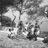 In the garden of house Shady Rock of Marie Cuttoli, close friend and collector of Pablo Picasso's works. From left: Javier Vilató, Paloma Picasso, Germaine Lascaux, wife of Vilató, Françoise Gilot, Paulo Picasso, Marie Cuttoli, Pablo Picasso, Maya Picasso, Claude Picasso. Cap d’Antibes 1954. - Photo by Edward Quinn