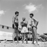 Pablo Picasso, Eugenio Carmona, Francisco Reina "El Minuni", banderillero andaluz. Golfe-Juan 1954. - Photo by Edward Quinn