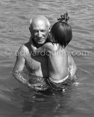 Pablo Picasso with his daughter Paloma Picasso at the beach of Golfe-Juan 1954. - Photo by Edward Quinn