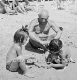 Pablo Picasso with his children Paloma Picasso and Claude Picasso at the beach of Golfe-Juan 1954. - Photo by Edward Quinn