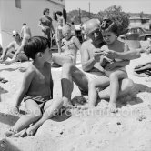 Pablo Picasso with his children Paloma Picasso and Claude Picasso at the beach of Golfe-Juan 1954. - Photo by Edward Quinn