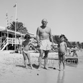 Picasso, Claude and Paloma at the beach. Golfe-Juan 1954. - Photo by Edward Quinn
