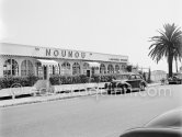 Restaurant Nounou, Golfe-Juan 1954. Car: Hotchkiss Anjou - Photo by Edward Quinn