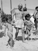 Claude, Paloma, Xavier Vilató at beach. Golfe-Juan 1954. - Photo by Edward Quinn