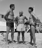 Eugenio Carmona, Paulo Picasso. Golfe-Juan 1954. - Photo by Edward Quinn