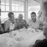 Déjeuner at restaurant Nounou. Eugenio Carmona, and Pablo Picasso listening to Francisc Reina "El Minuni", banderillero andaluz. Golfe-Juan 1954. - Photo by Edward Quinn