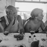 Déjeuner at restaurant Nounou. Pablo Picasso and his daughter Maya Picasso. Golfe-Juan 1954. - Photo by Edward Quinn