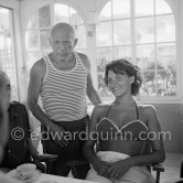 Déjeuner at "restaurant Nounou. Pablo Picasso and a local beauty. Golfe-Juan 1954. - Photo by Edward Quinn