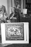 Pablo Picasso with "Toros en Vallauris 1954", a linocut printed by Hidalgo Arnéra for the bullfight in Vallauris which was organized in Pablo Picasso's honor. He dedicated it after the photo shooting: Para el amigo Quinn - el buen fotografo" (For the friend Pablo Picasso - the good photographer). La Galloise, Vallauris 1954. - Photo by Edward Quinn
