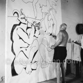 Pablo Picasso working on a bucolic pastoral scene on drawing paper which was to serve as background for the film "Le mystère Picasso". Nice, Studios de la Victorine 1955. - Photo by Edward Quinn