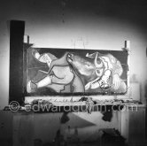 Pablo Picasso portrays a stage in the bullfight when the bullfighter is caught by the horns of the bull. During filming of "Le mystère Picasso". Nice, Studios de la Victorine, 1955. - Photo by Edward Quinn