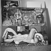 The making of "La plage à la Garoupe I" for the film "Le mystère Picasso". Nice, Studios de la Victorine, 1955. - Photo by Edward Quinn