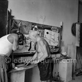 Pablo Picasso painting "La plage à la Garoupe I" for the film "Le mystère Picasso". Nice, Studios de la Victorine, 1955. - Photo by Edward Quinn