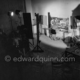 Pablo Picasso painting "La plage à la Garoupe I" for the film "Le mystère Picasso". Nice, Studios de la Victorine, 1955. - Photo by Edward Quinn