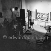 Pablo Picasso painting "La plage à la Garoupe I" for the film "Le mystère Picasso". Nice, Studios de la Victorine, 1955. - Photo by Edward Quinn