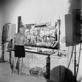 Pablo Picasso painting "La plage à la Garoupe I" for the film "Le mystère Picasso". Nice, Studios de la Victorine, 1955. - Photo by Edward Quinn