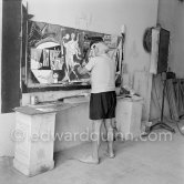 Pablo Picasso painting "La plage à la Garoupe I" for the film "Le mystère Picasso". Nice, Studios de la Victorine, 1955. - Photo by Edward Quinn