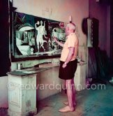 Pablo Picasso painting "La plage à la Garoupe I" for the film "Le mystère Picasso". Nice, Studios de la Victorine, 1955. - Photo by Edward Quinn