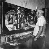 Pablo Picasso during the making of "La plage à la Garoupe I" for the film "Le mystère Picasso". Nice, Studios de la Victorine, 1955. - Photo by Edward Quinn