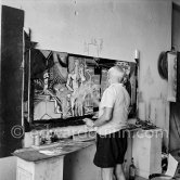 Pablo Picasso painting "La plage à la Garoupe I" for the film "Le mystère Picasso". Nice, Studios de la Victorine, 1955. - Photo by Edward Quinn