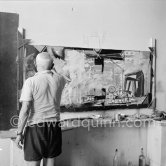 Pablo Picasso painting "La plage à la Garoupe I" for the film "Le mystère Picasso". Nice, Studios de la Victorine, 1955. - Photo by Edward Quinn
