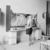 Pablo Picasso painting "La plage à la Garoupe I" for the film "Le mystère Picasso". Nice, Studios de la Victorine, 1955. - Photo by Edward Quinn