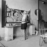 Pablo Picasso painting "La plage à la Garoupe I" for the film "Le mystère Picasso". Nice, Studios de la Victorine, 1955. - Photo by Edward Quinn
