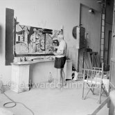 Pablo Picasso painting "La plage à la Garoupe I" for the film "Le mystère Picasso". Nice, Studios de la Victorine, 1955. - Photo by Edward Quinn