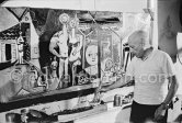Pablo Picasso painting "La plage à la Garoupe I" for the film "Le mystère Picasso". Nice, Studios de la Victorine, 1955. - Photo by Edward Quinn