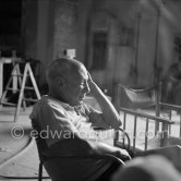 Pablo Picasso. Shooting break during filming of "Le mystère Picasso". Nice, Studios de la Victorine, 1955. - Photo by Edward Quinn