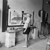 Pablo Picasso painting "La plage à la Garoupe II" for the film "Le mystère Picasso". Nice, Studios de la Victorine, 1955. - Photo by Edward Quinn