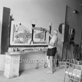 Pablo Picasso painting "La plage à la Garoupe II" for the film "Le mystère Picasso". Nice, Studios de la Victorine, 1955. - Photo by Edward Quinn