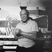 The making of "La plage à la Garoupe II" for the film "Le mystère Picasso". Nice, Studios de la Victorine, 1955. - Photo by Edward Quinn