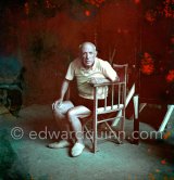 Pablo Picasso during filming of "Le mystère Picasso". Nice, Studios de la Victorine, 1955. - Photo by Edward Quinn