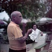 Pablo Picasso during filming of "Le mystère Picasso". Jacqueline in the background. Nice, Studios de la Victorine, 1955. - Photo by Edward Quinn