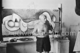 Pablo Picasso at work during filming of "Le mystère Picasso", documentary. Nice, Studios de la Victorine, 1955. - Photo by Edward Quinn