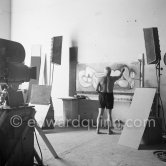 Pablo Picasso at work during filming of "Le mystère Picasso", documentary. Nice, Studios de la Victorine, 1955. - Photo by Edward Quinn