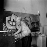 Pablo Picasso at work during filming of "Le mystère Picasso", documentary. Nice, Studios de la Victorine, 1955. - Photo by Edward Quinn
