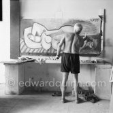 Pablo Picasso at work during filming of "Le mystère Picasso", documentary. Nice, Studios de la Victorine, 1955. - Photo by Edward Quinn