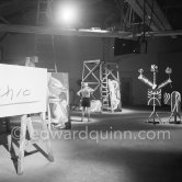 Pablo Picasso at work. Large signature third version (used in the film). "Le mystère Picasso", Nice, Studios de la Victorine 1955. - Photo by Edward Quinn