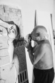 Pablo Picasso fixing the charcoal in the painting "Femme nue allongé [Grand nu allongé]". Nice, Studios de la Victorine 1955. - Photo by Edward Quinn