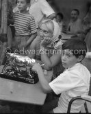 Local Corrida. Maya Picasso and Claude Picasso with a bull sculpture, a present from the bullfighters ("A notre camarade Pablo Picasso, Section Vallauris, Corrida 1955."). Vallauris 1955. - Photo by Edward Quinn