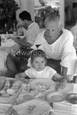 With some drinking straws Pablo Picasso arranges the hairstyle of his daughter Paloma Picasso. restaurant Le Vallauris. 11.8.1955. - Photo by Edward Quinn