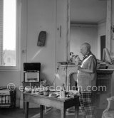 Pablo Picasso listening to radio. La Californie, Cannes 1956. - Photo by Edward Quinn