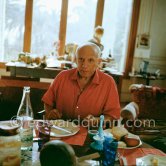 Pablo Picasso and Jacqueline. Luncheon at the dining and work table. Jacqueline is wearing a dress with printed motifs of a Pablo Picasso work. La Californie, Cannes 1956. - Photo by Edward Quinn