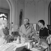 Pablo Picasso with Alberto Magnelli and his wife Susi Magnelli-Gerson. La Californie, Cannes 1956. - Photo by Edward Quinn