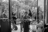 In 1956, on the occasion of his 75th birthday on 25.10., Pablo Picasso invited some friends. From left: Edouard Pignon, Anna Maria Torra Amat, wife of Spanish publisher Gustavo Gili, Daniel-Henry Kahnweiler, Jacqueline, unknown woman, boxer dog Jan. La Californie, Cannes 1956. - Photo by Edward Quinn