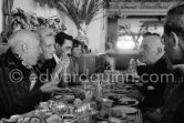 Diner at restaurant Chez Félix. On the occasion of Pablo Picasso's 75th birthday 25.10. Pablo Picasso, Hélène Parmelin, Michele Sapone, Germaine Lascaux, Javier Vilató's wife, Daniel-Henry Kahnweiler, Gustavo Gili, Spanish publisher. Cannes 1956. - Photo by Edward Quinn